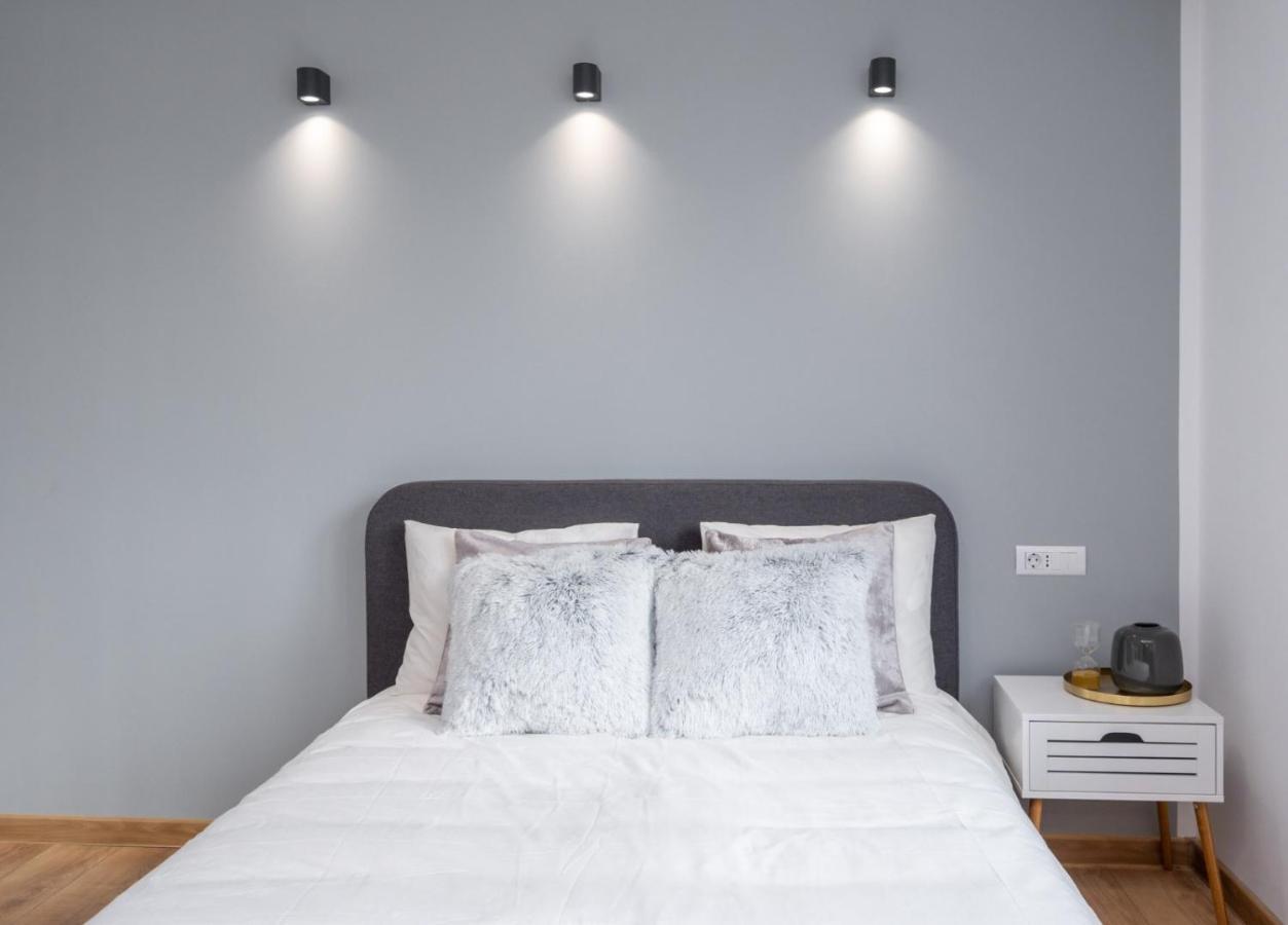 Gorgeous Apartament With View In Piata Universitatii Bucarest Esterno foto