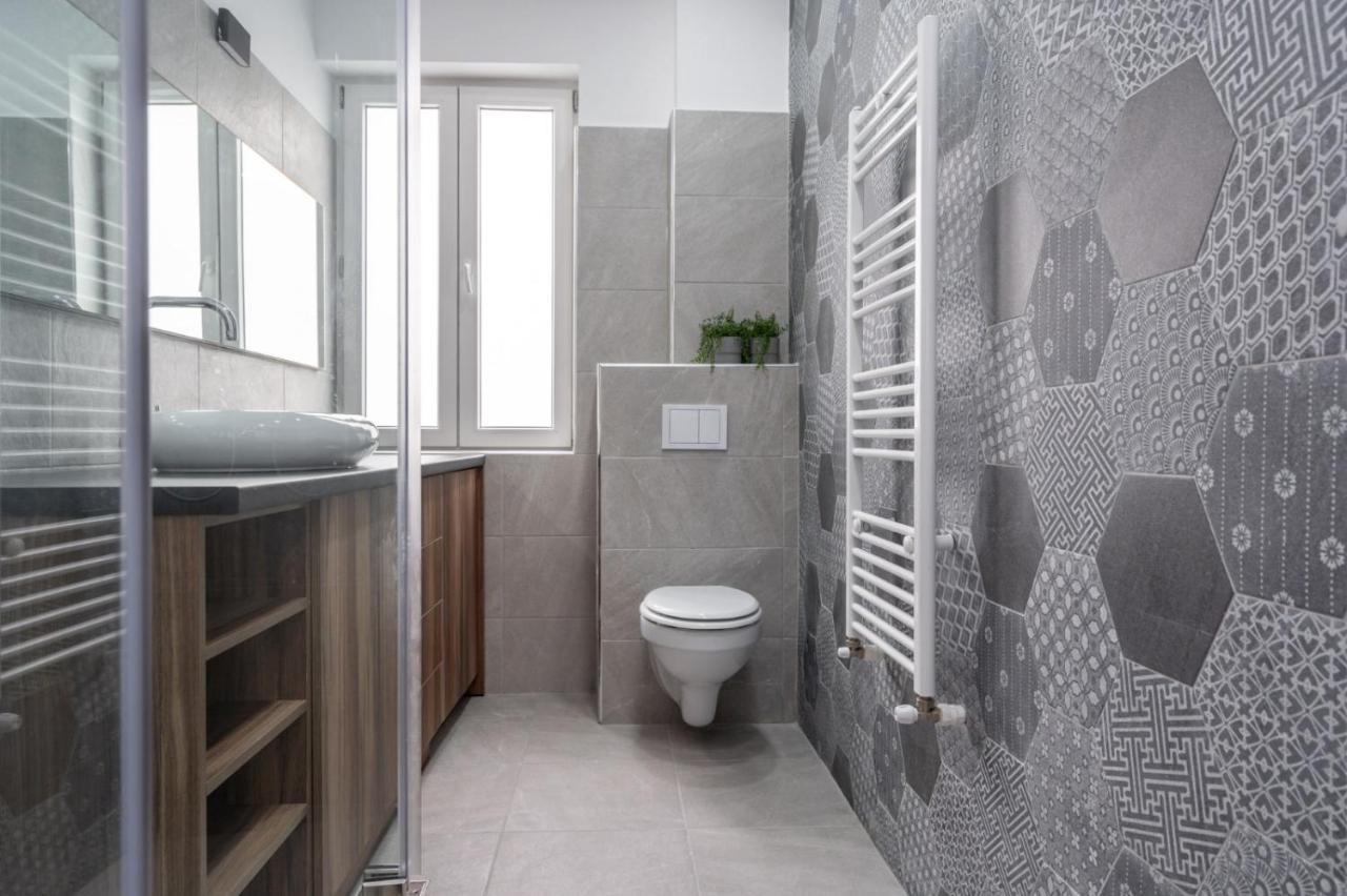 Gorgeous Apartament With View In Piata Universitatii Bucarest Esterno foto