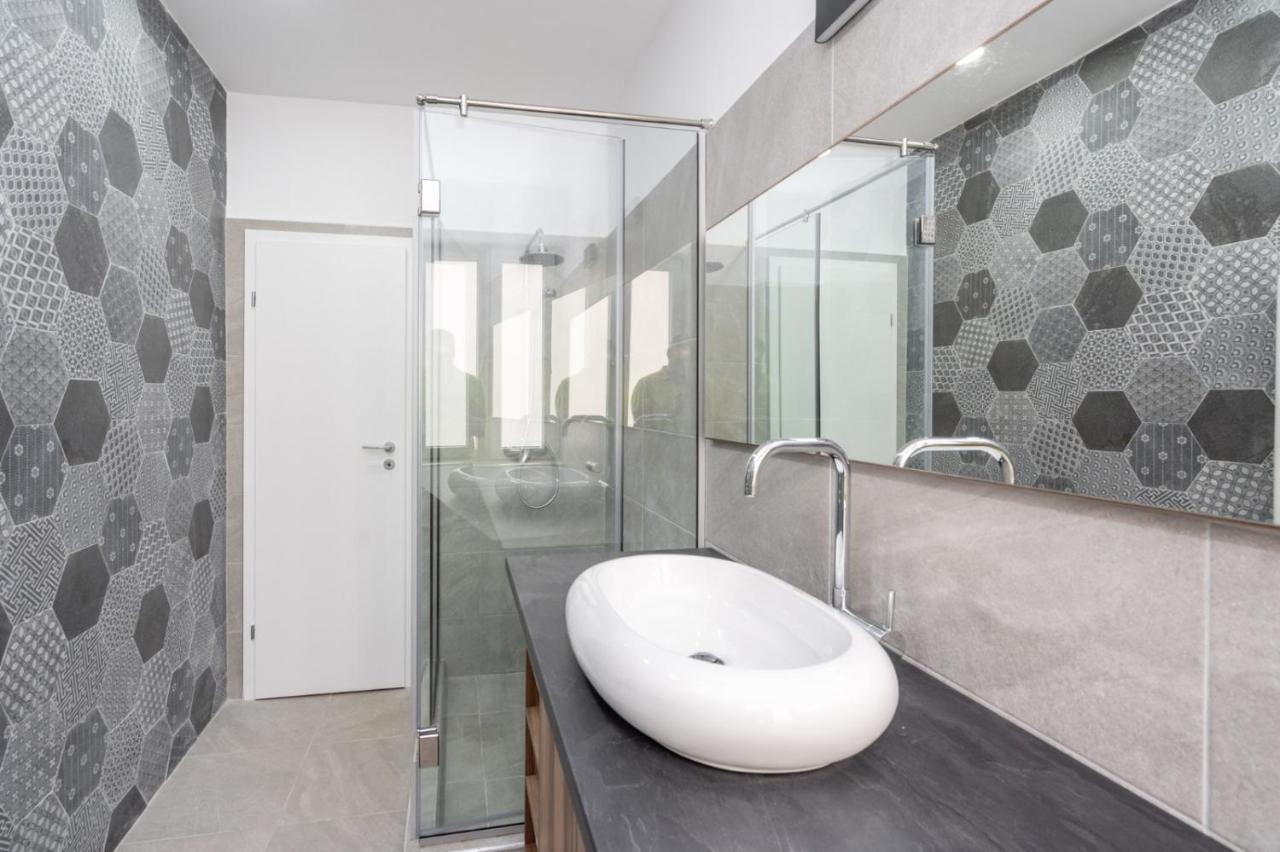 Gorgeous Apartament With View In Piata Universitatii Bucarest Esterno foto